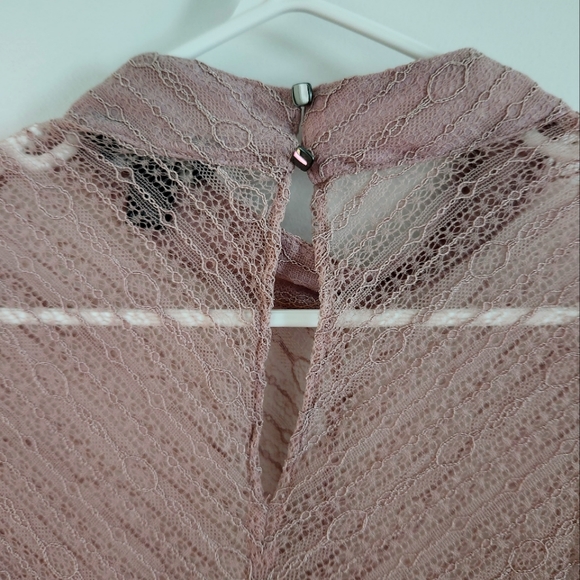 RW&CO lace blouse - size M - Picture 3 of 4